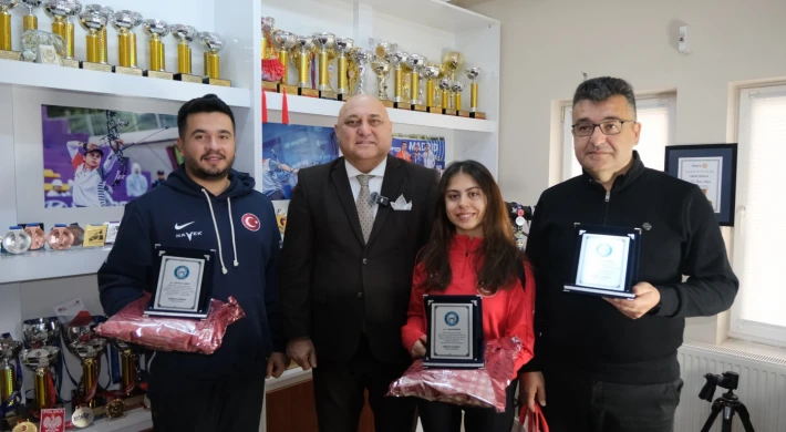 Başkan Günay, Dünya ve Avrupa Şampiyonu Yatağanlı Okçularla Bir Araya Geldi