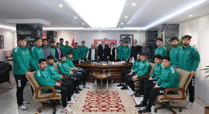 YATAĞANSPOR YÖNETİMİ VE FUTBOLCULARDAN BAŞKAN GÜNAY’A ZİYARET