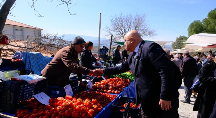 BAŞKAN GÜNAY ÇARŞAMBA PAZARI’NDA ESNAF VE VATANDAŞLARLA BULUŞTU