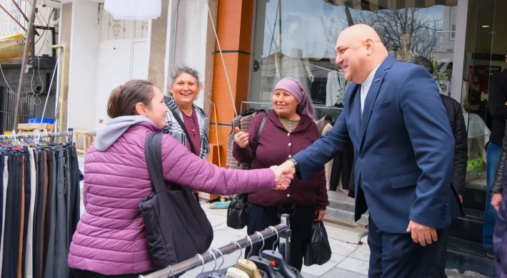 BAŞKAN GÜNAY ÇARŞAMBA PAZARI’NDA ESNAF VE VATANDAŞLARLA BULUŞTU