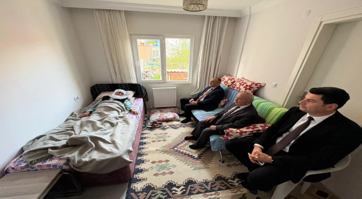 KAYMAKAM İLHAN’DAN YAŞLILAR HAFTASI’NDA ANLAMLI ZİYARET