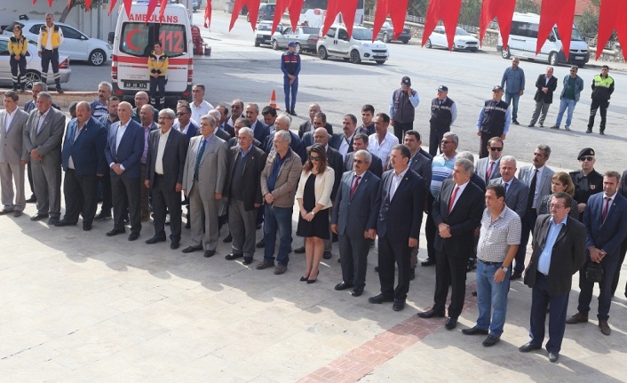 Muhtarlar anıta çelenk sundu