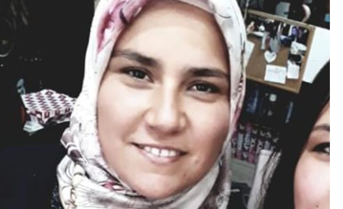 Devrilen ağacın altında kalan kadın öldü
