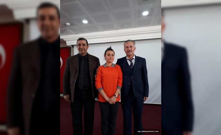 İstiklal Marşı’nı en güzel, Yatağanlı öğrenci okudu