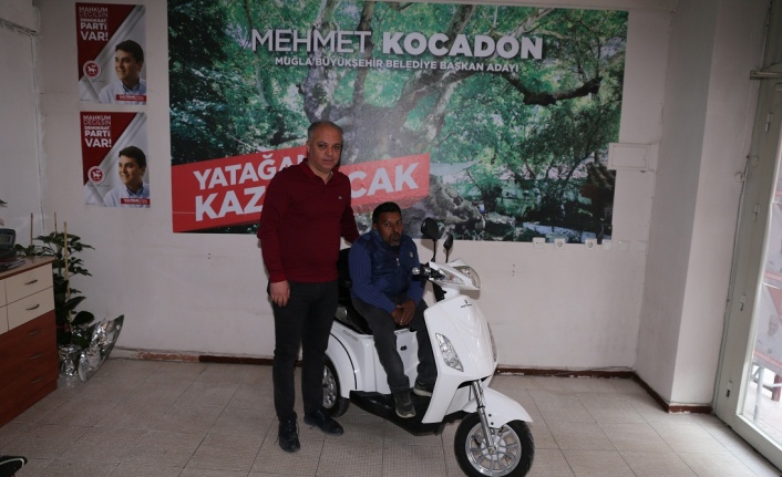 Kocadon’dan engelli vatandaşa elektrikli motosiklet