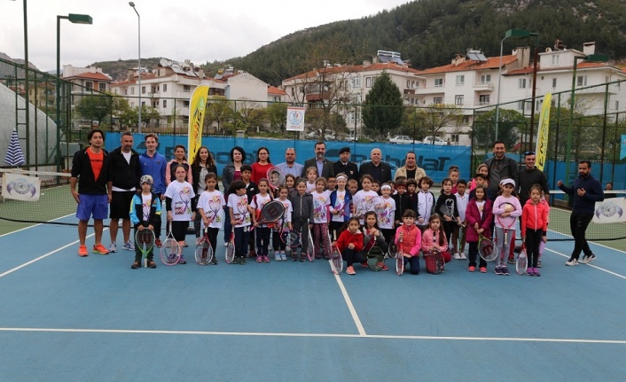 Cemiyetin 30. yılına raket salladılar