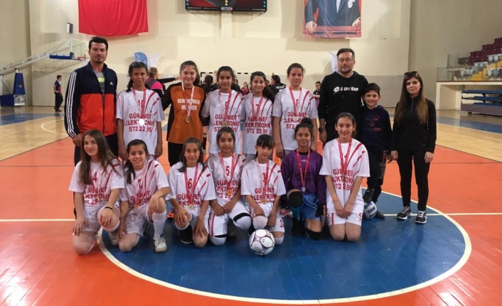 Fatih’in futsalcı kızları Türkiye yarı finallerinde