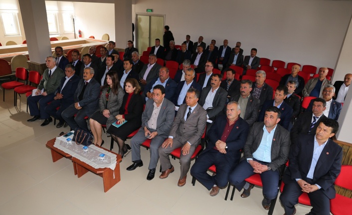 Yeni muhtarlar kaymakam ve belediye başkanıyla tanıştı