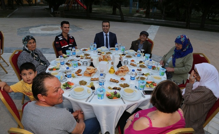 Kaymakamlıktan şehit aileleri ve gaziler için iftar
