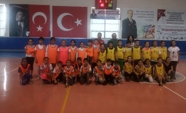 Yatağan’da geleneksel çocuk oyunları canlandırılıyor