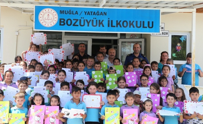 6 bin 470 öğrenci karne heyecanı yaşadı