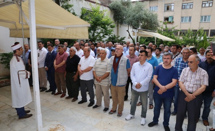 Muhammed Mürsi için gıyabi cenaze namazı kıldılar