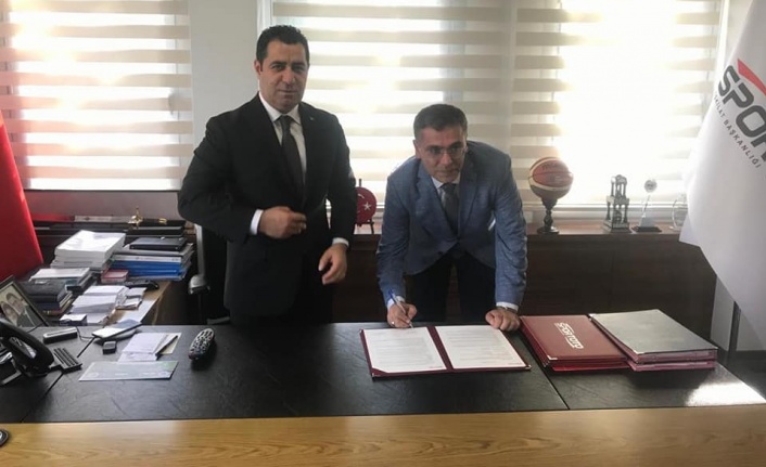 İlk önce 3 halı saha, sonra tüm mahallelere halı saha