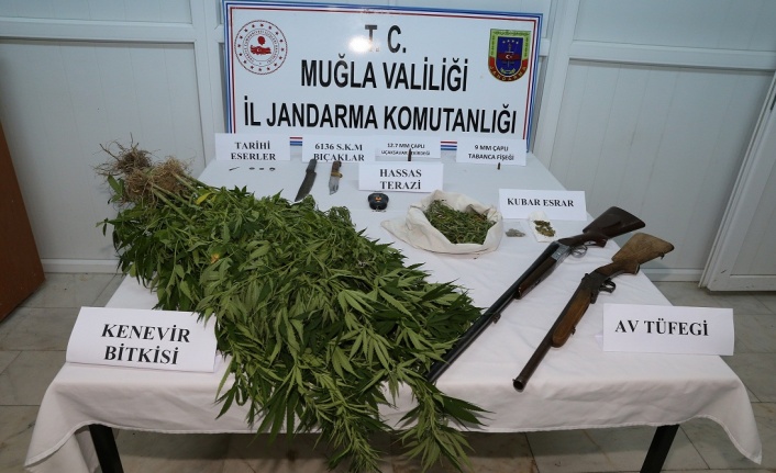 Jandarmanın uyuşturucu ve tarihi eser operasyonunda baba-oğul tutuklandı