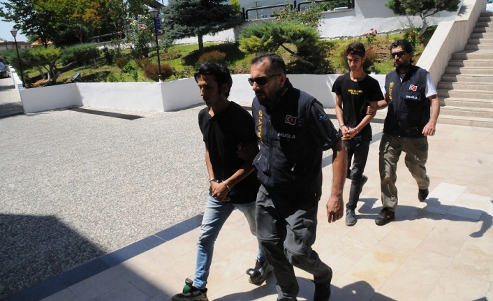 Şantaj çetesi polisten kaçamadı