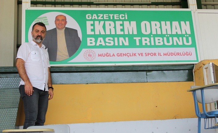 Spor muhabirinin ismi tribüne verildi