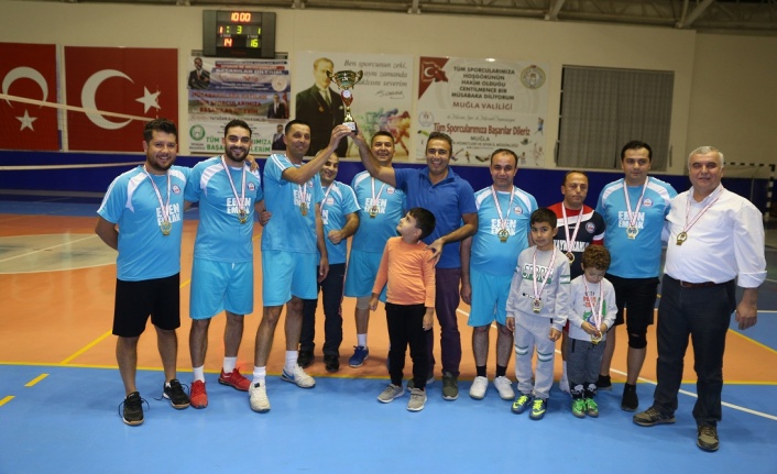 29 Ekim Cumhuriyet Kupası’nı kazanan, Yatağan Kaymakamlığı oldu