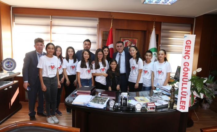 Turgutlu “Genç Günüllüler”den Toksöz’e ziyaret