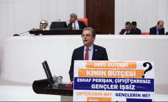 “Gemiyi yüzdürmek için borca sarılıyor”