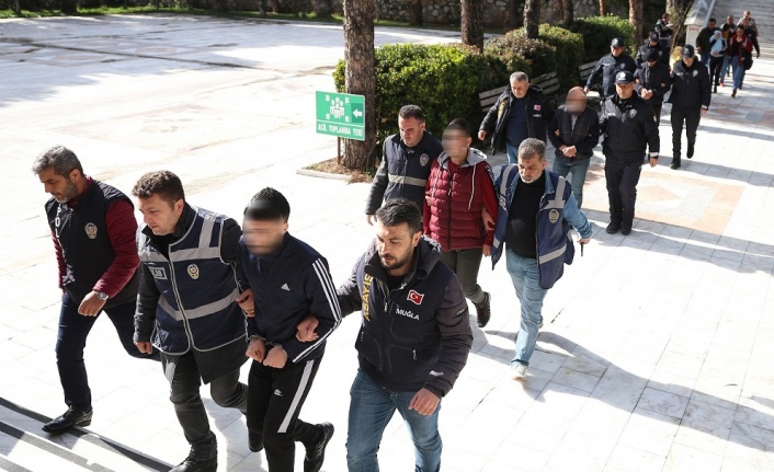 Binlerce kişiyi dolandırdılar, Yatağan’da yakalandılar