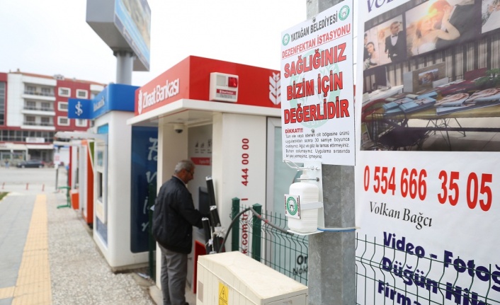 El dezenfektanlarını Cumhuriyet Caddesi’ne yerleştirdiler