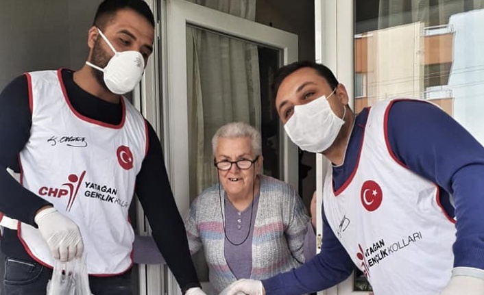 Sokağa çıkamayanların ihtiyacını CHP Gençlik Kolları karşılıyor