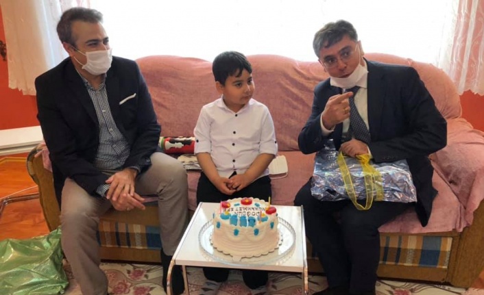 23 Nisan doğumluların doğum günlerini kutladılar