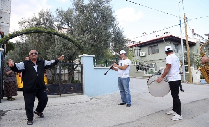 Muğla’da, vatandaşlara “Davullu Zurnalı Moral”