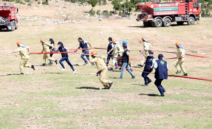 Yangına müdahale eden ilk ekip olmak için yarıştılar