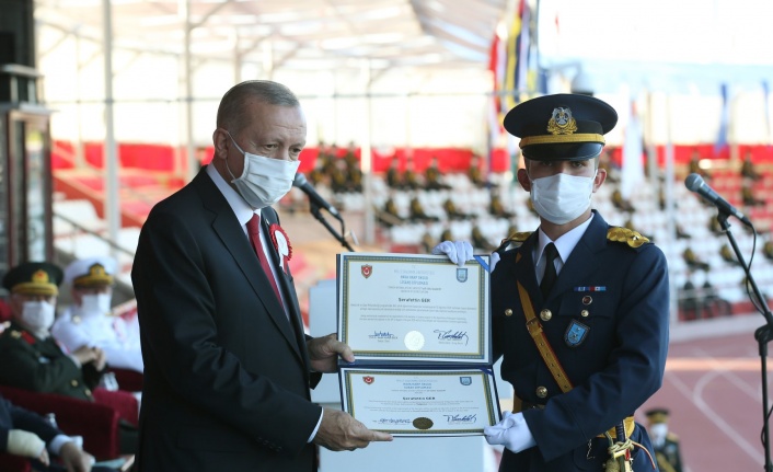 Muğlalı Teğmen, diplomasını cumhurbaşkanından aldı