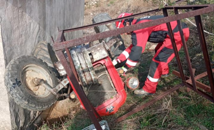 Cazgırlar’da traktör devrildi: 1 yaralı