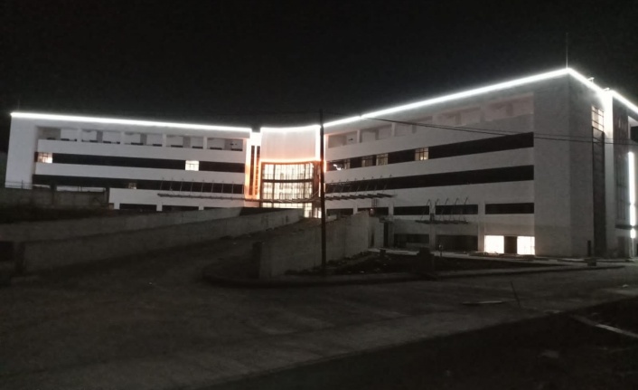 Yeni devlet hastanesinin ışıkları da yandı