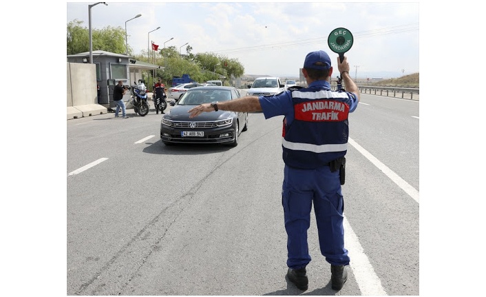 Çayboyu’ndaki uygulamada, durdurulan sürücüye 3 ayrı suçtan ceza yazıldı