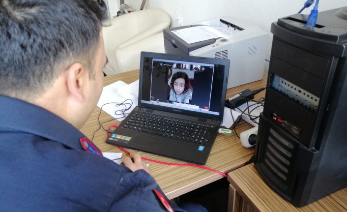 Jandarmadan EBA üzerinde öğrencilere trafik eğitimi