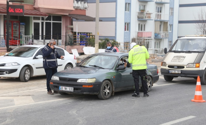 Aranması olan şüpheli, polis uygulamasında yakalandı