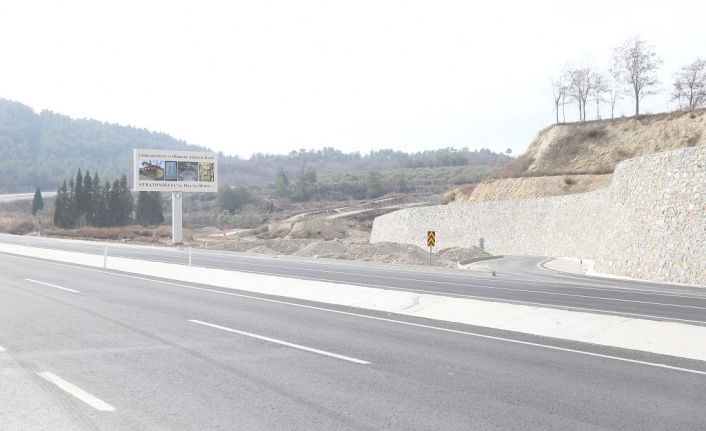 Stratonikeia’nın girişine dev totem