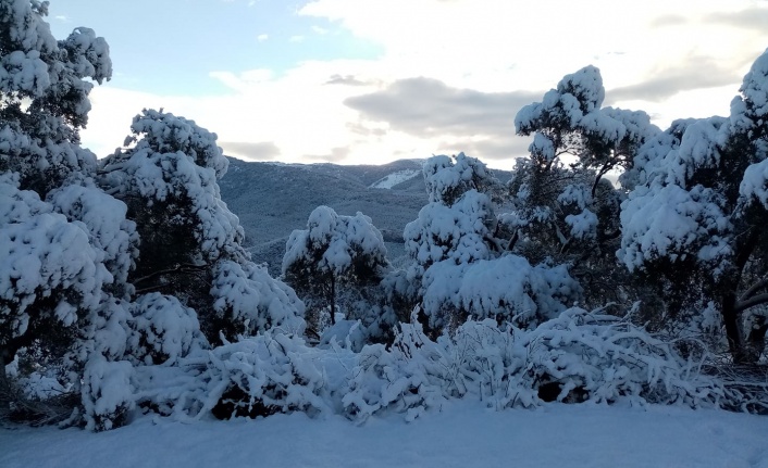 Yatağan ve Kavaklıdereliler, güne karla uyandı