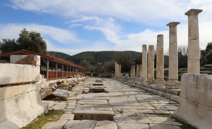 Stratonikeia’da kaçak kazıya suçüstü