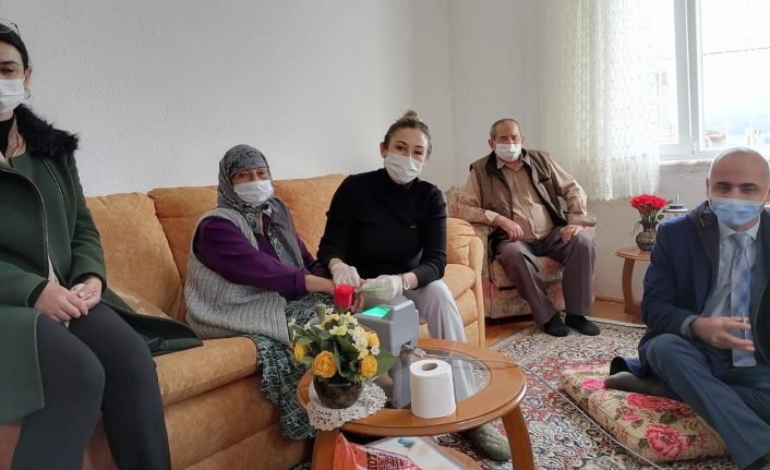 Adreste nüfus hizmeti veriliyor