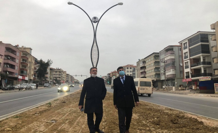 İnönü Bulvarı’nın aydınlatma direkleri yerleştirilmeye başlandı