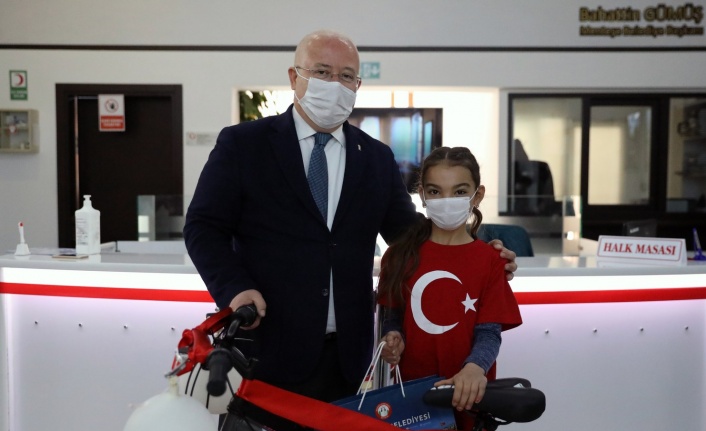 Yatağanlı öğrenci, İstiklal Marşı okuma yarışmasında birinci oldu