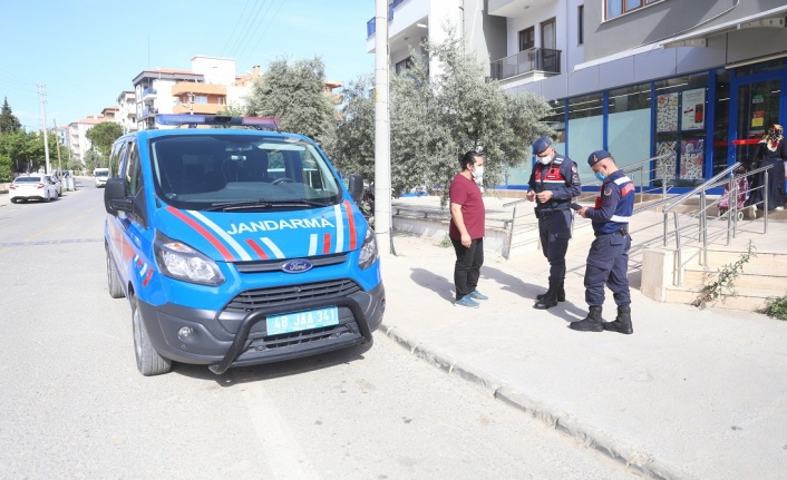 Jandarma, ilçe merkezindeki uygulamalara destek veriyor