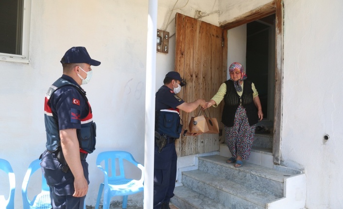 Jandarma ve emniyet, şehit aileleri ve gazileri unutmadı