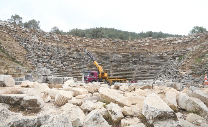 Stratonikeia tiyatrosunda çalışmalar devam ediyor