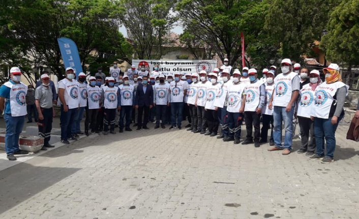 Toksöz, belediye emekçilerinin 1 Mayıs’ını kutladı