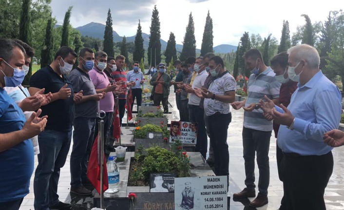 Yatağan maden işçileri, Soma şehitlerini mezarı başında andı
