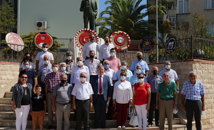 CHP, İYİ Parti ve ADD’den çelenk töreni