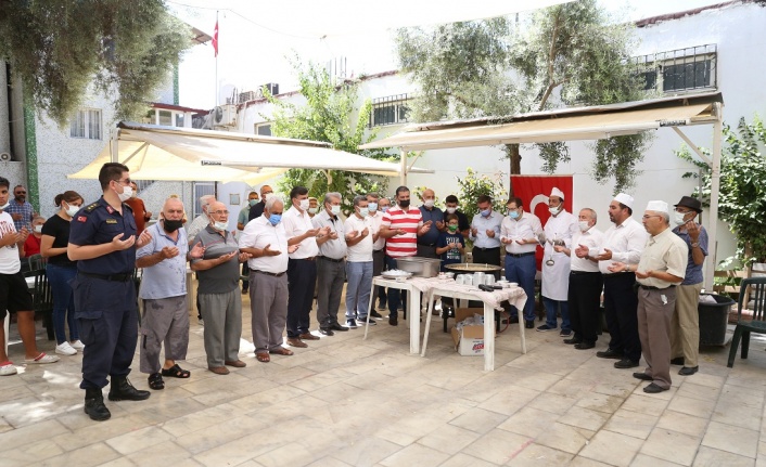 Müftülükten vatandaşlara aşure ikramı