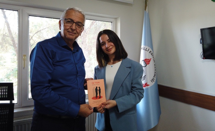 18 Yaşında İlk Şiir Kitabını Yazan Yatağanlı Perihan İlçe Müdürü Alemdar’a ziyaret.