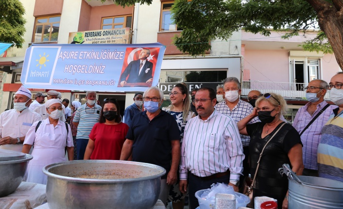 BAŞKAN KOCASARI’DAN VATANDAŞA AŞURE İKRAMI